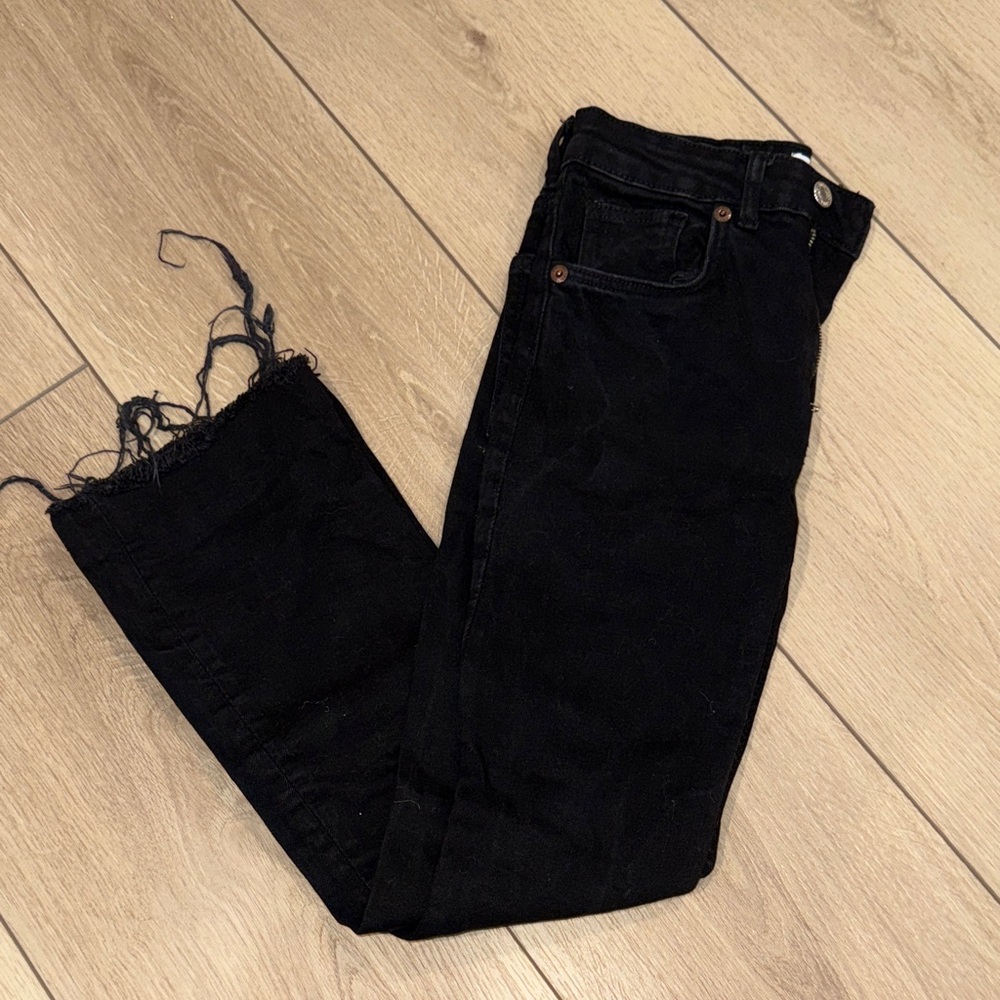 Zara Black Raw-Hem Cropped Jeans